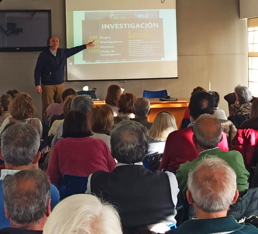 Un ciclo de conferencias acerca la labor científica de la región extremeña al alumnado de la sede...
